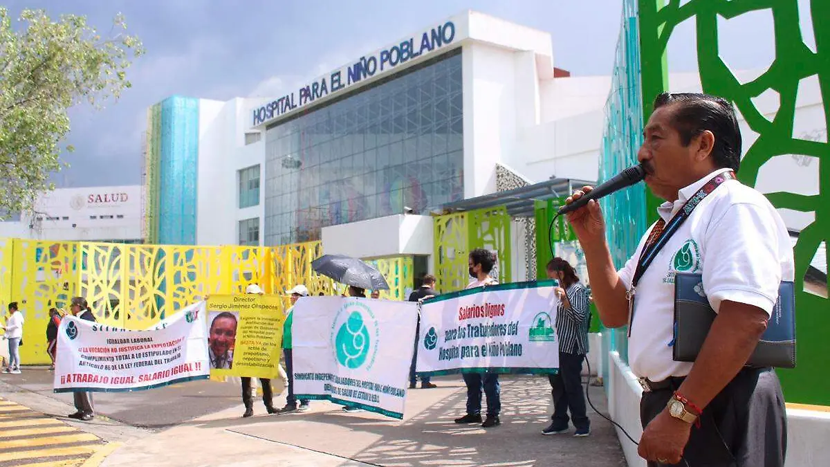 protesta de trabajadores del hospital del niño poblano